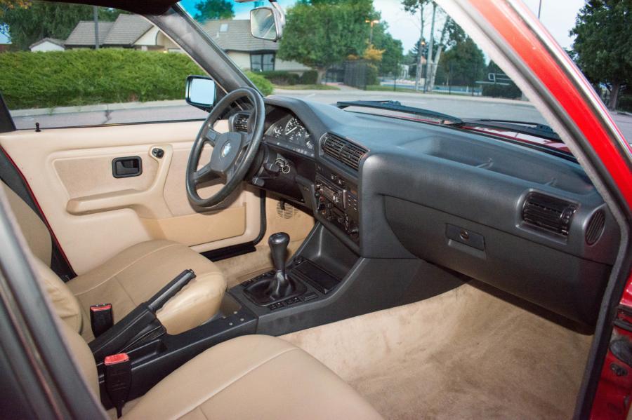 Интерьер BMW 325 Sedan (E30) 1988 года  (фото 35 из 58)